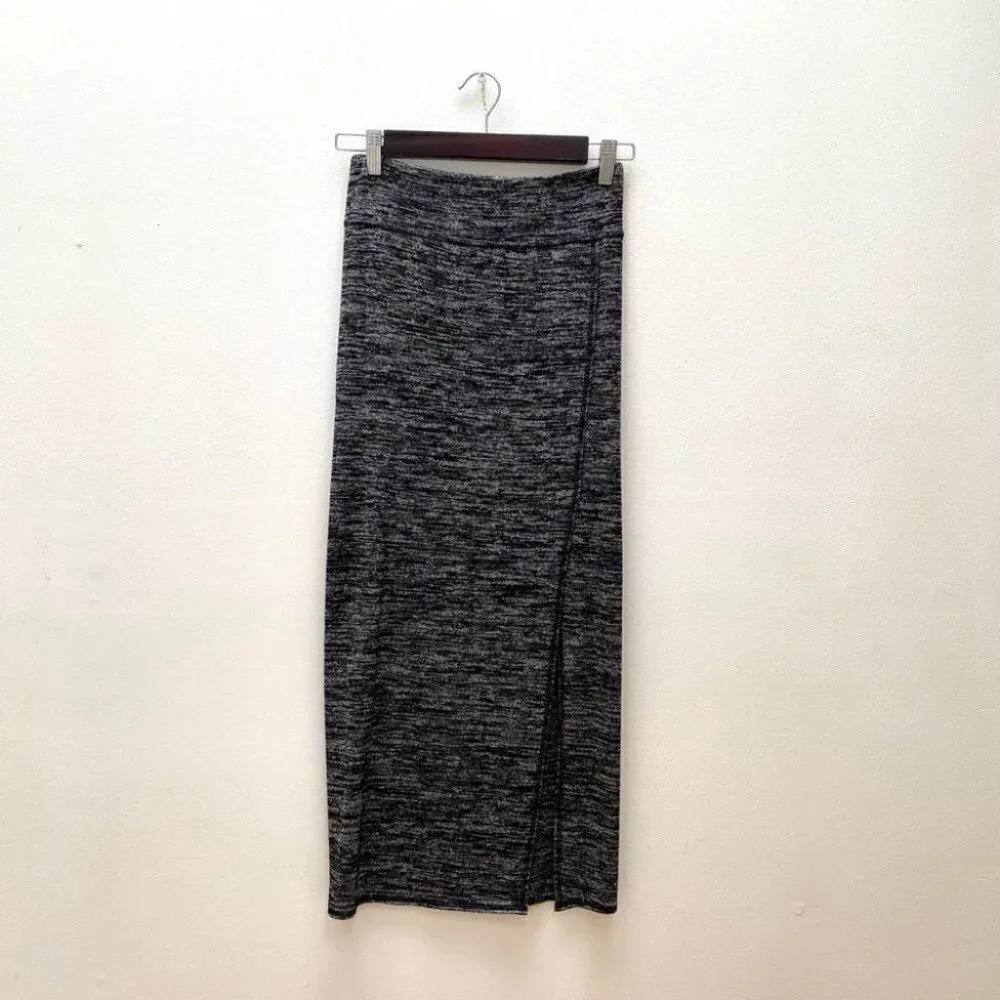 Aritzia - Wilfred Free Shields Skirt